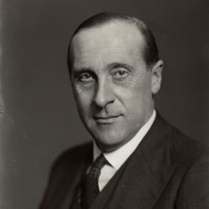 Claud-Mullins SQ 300x300